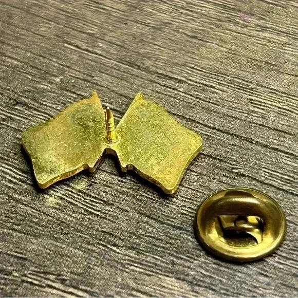 USA and Denmark Flags Friendship Pin - Picture 2 of 2